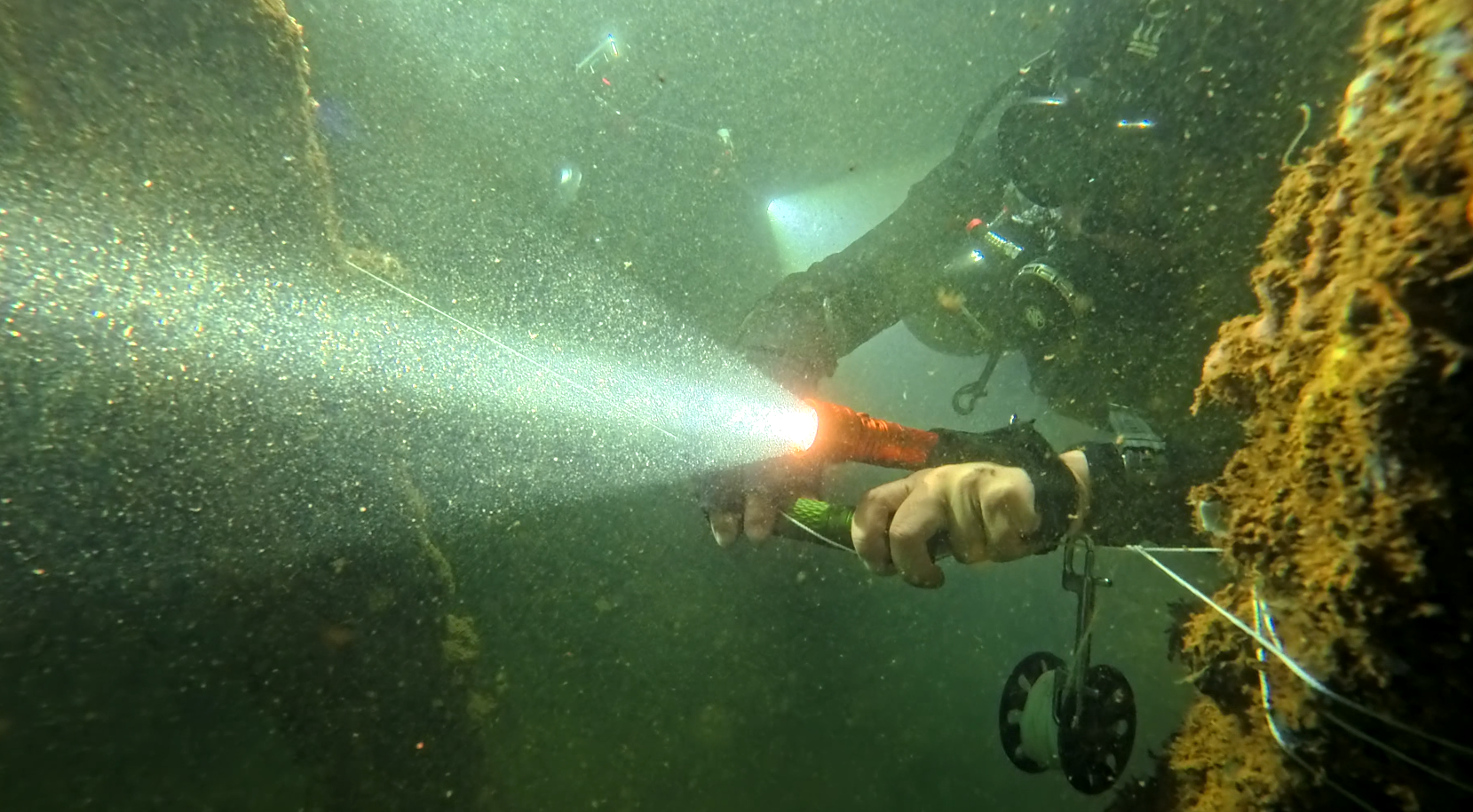 轻量化设计,实力不凡:虎鲸X7 ORCA橙专业潜水手电筒深度测评(图2) 轻量化设计,实力不凡:虎鲸X7 ORCA橙专业潜水手电筒深度测评(图2)