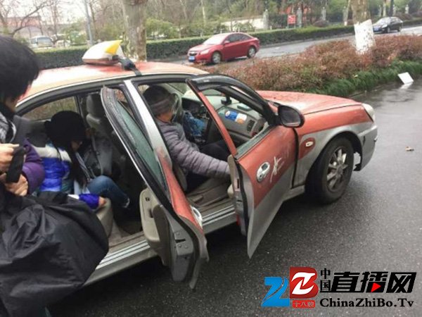 在殡仪馆门口拒载携带骨灰盒乘客,杭州一出租车司机被开除(图1) 在殡仪馆门口拒载携带骨灰盒乘客,杭州一出租车司机被开除