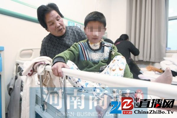 河南一留守儿童被藏獒咬伤脖子需换气管,狗主人出2万后消失(图1) 河南一留守儿童被藏獒咬伤脖子需换气管,狗主人出2万后消失