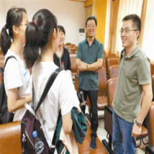 大学在全国开14场家长会 让孩子和家长提早“灵世面”