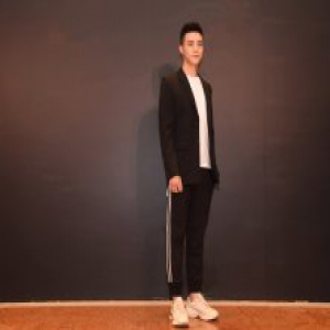 王宫良受邀出席时尚活动 感受艺术与科技的奇妙碰撞