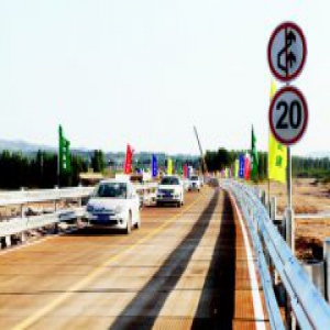 6昼夜抢通一座“便民桥”