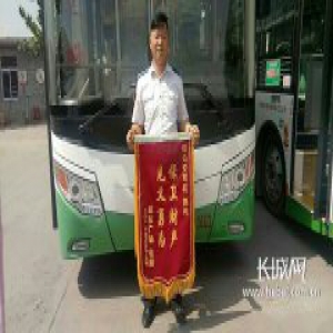 乘客被盗车长擒贼：行得正，全车乘客都会站到我这边