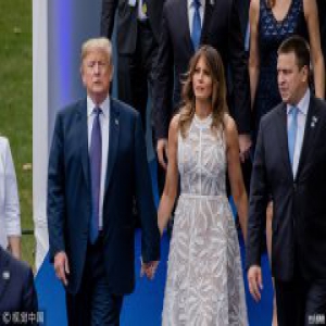 特朗普夫妇北约峰会大秀恩爱 甜蜜爆表