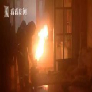 与死神赛跑！这段画面让人看得屏住了呼吸……