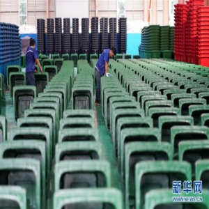 河北巨鹿：分类垃圾桶生产忙