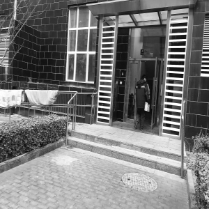 住这小区真没安全感？物业服务差谁来管？