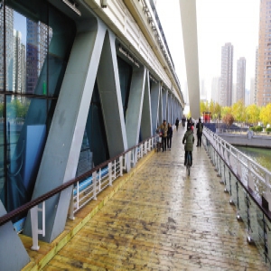 永乐桥两侧人行木道提升改造工程接近尾声(图)