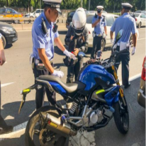 假牌假证、闯禁行……北二环一小时罚了37辆摩托车