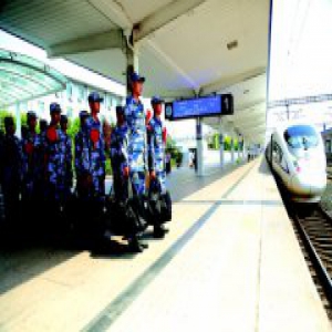 奔赴军营踏征程