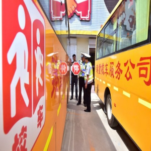石家庄：校车“体检”迎开学