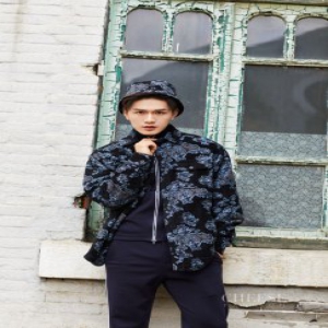 叶筱玮最新写真曝光 古典阳光气质温暖寒冷冬日