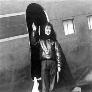 82岁“硬核奶奶”重返蓝天 曾是新中国第2批女飞行员