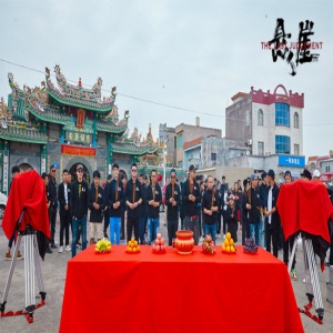 开拍第一天花光所有预算？《悬崖》剧组开机大吉大利