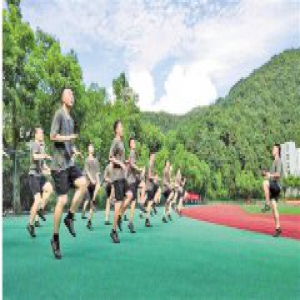 三名大学生的参军梦