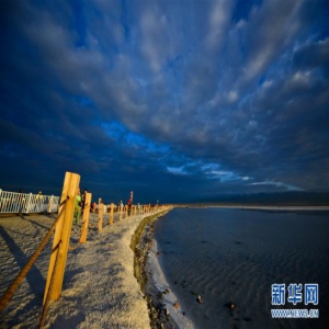 青海茶卡盐湖迎来旅游旺季