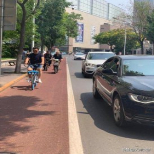 天津市首条慢行交通系统在赤峰道投入使用后 让行车快了起来