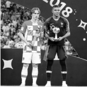 众望所归，魔笛捧起金球奖