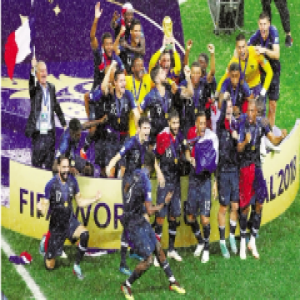 法国赢得大力神杯 克罗地亚赢得震撼欢呼