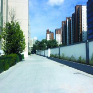 责任单位自掏腰包 奥运村＂门前六包＂包出一条路