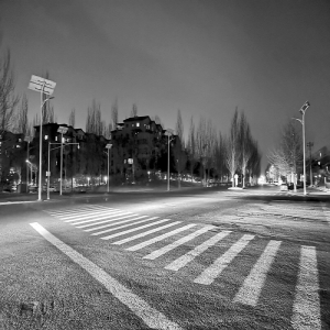 顺义龙湖香醍小区周边多盏路灯不亮 没红绿灯危险