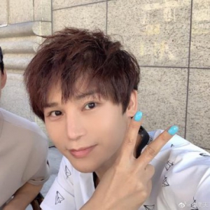 陈奕天六一明星教室计划教自拍教程皮得很 第三只手是谁