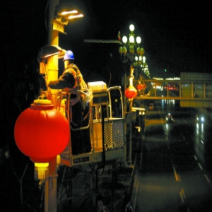 长安街上挂过年红灯笼 700条主要大街布置春节景观