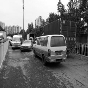 紧邻大红门服装商贸城 丰台区海户路成停车场