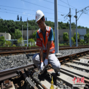 高温下的坚守 “90后”杭港地铁地铁检修队