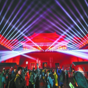 灯会灯光亮京城 市民欢乐闹元宵