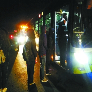 926和940两路公交改线 居民出行不便