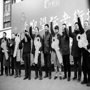 望坛棚改居民领到瀛海新居钥匙住上宽敞明亮楼房