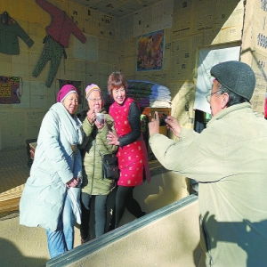 邻里同过腊八 胡同添年味儿