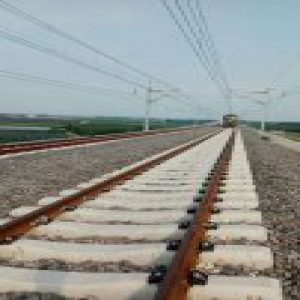 济青高铁穿越地质断裂带 道床固化保障年底通车