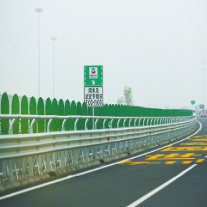 开园首日体验公交接驳 到园区入口步行只需5分钟