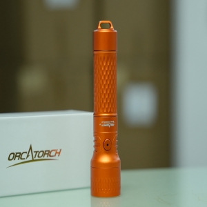 轻量化设计，实力不凡：虎鲸X7 ORCA橙专业潜水手电筒深度测评