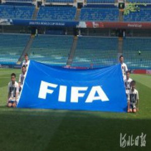 快看！这俩河北娃是世界杯护旗手