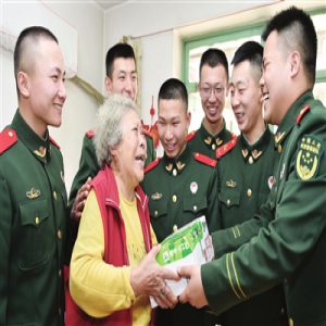 学雷锋我们在行动(图)