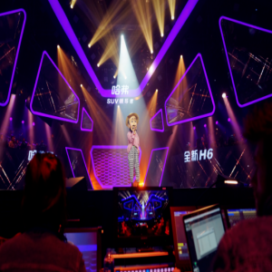 《蒙面唱将》李湘上线助攻猜评团揭面唱将