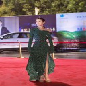 苗苗获十大华语电影年度新人 演员之路再得肯定