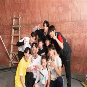 威神V出演《疯狂的麦咭》团结一致