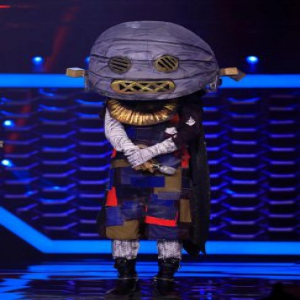 《蒙面唱将猜猜猜》 韩东君化身“铁臂小乖乖”男友力爆棚