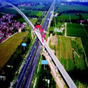 双龙会：济青高铁和改扩建中的济青高速交会处鸟瞰