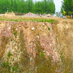 偷倒渣土乱象调查：蹊跷的消纳协议