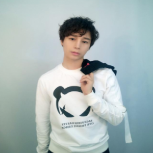 陈奕天有一颗远离浮躁的平和爱心 拍公益片青涩透露一股秀气