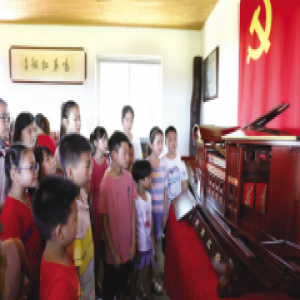 聆听南湖红船的故事