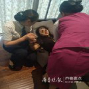 女子网络遇“渣男”悲愤昏迷，枣庄高铁站全力救助