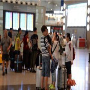 首都机场通行能力降一半 已取消航班78架次