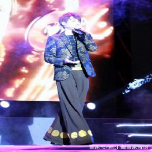 陈奕天做评委期间担任表演嘉宾表演才艺 演唱《王者荣耀》