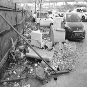 房山富仕苑小区停车场快变垃圾场了